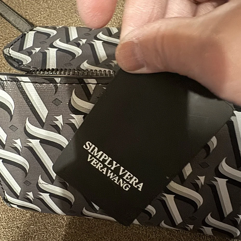 Simply Vera Vera Wang SV Logo Crossbody Wallet Clutch Brown Multi EUC - Picture 4 of 7